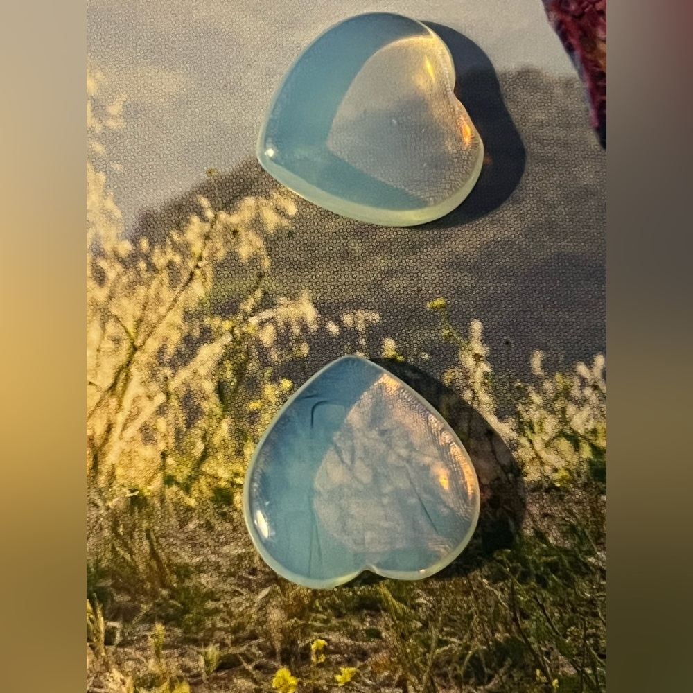 2 Opalite hearts - Picture 1 of 5